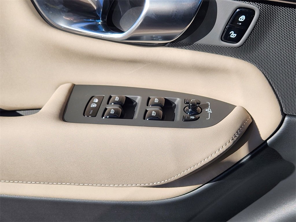 New 2026 Volvo XC90 B5 Core image 4