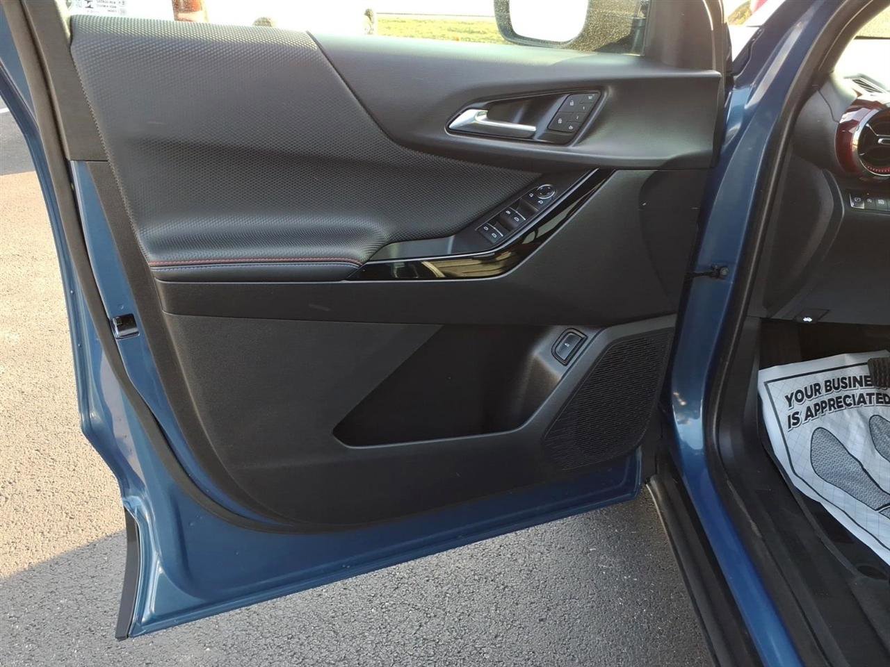 Used 2025 Chevrolet Equinox RS w/ Convenience Package III FWD image 12