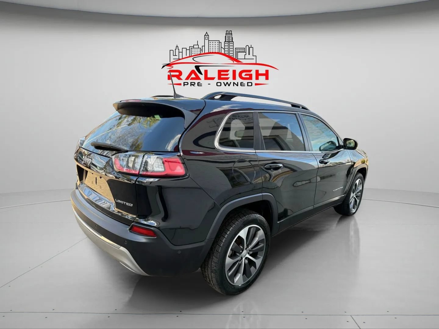 Used 2022 Jeep Cherokee Limited w/ Elite Package AWD/4WD image 5