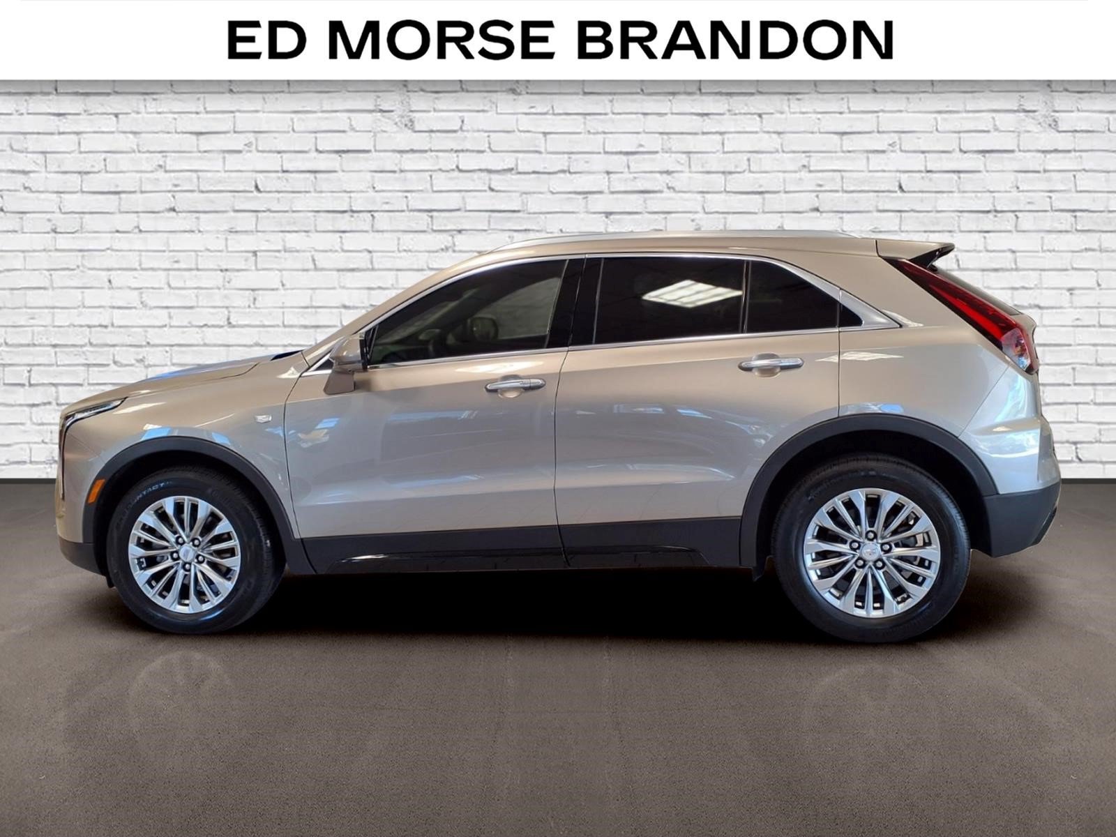 Used 2025 Cadillac XT4 Premium Luxury FWD image 2