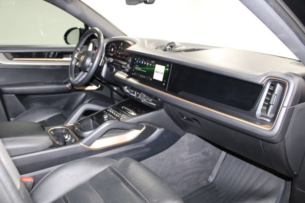 Used 2024 Porsche Cayenne Coupe AWD/4WD image 28