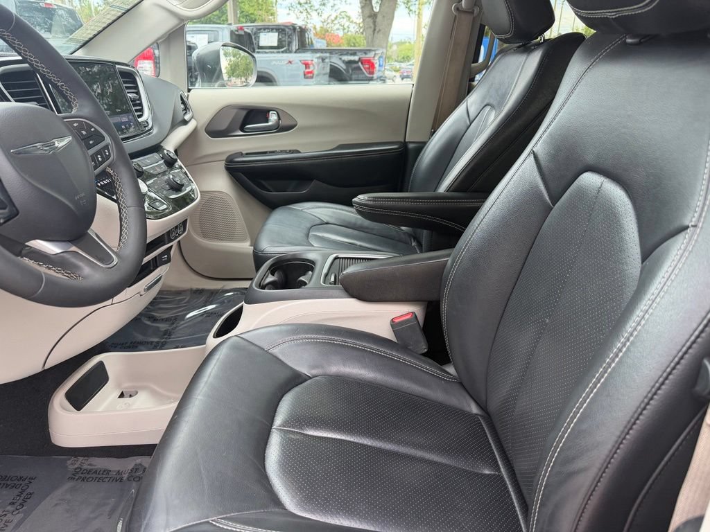 Used 2022 Chrysler Pacifica Touring-L FWD image 18
