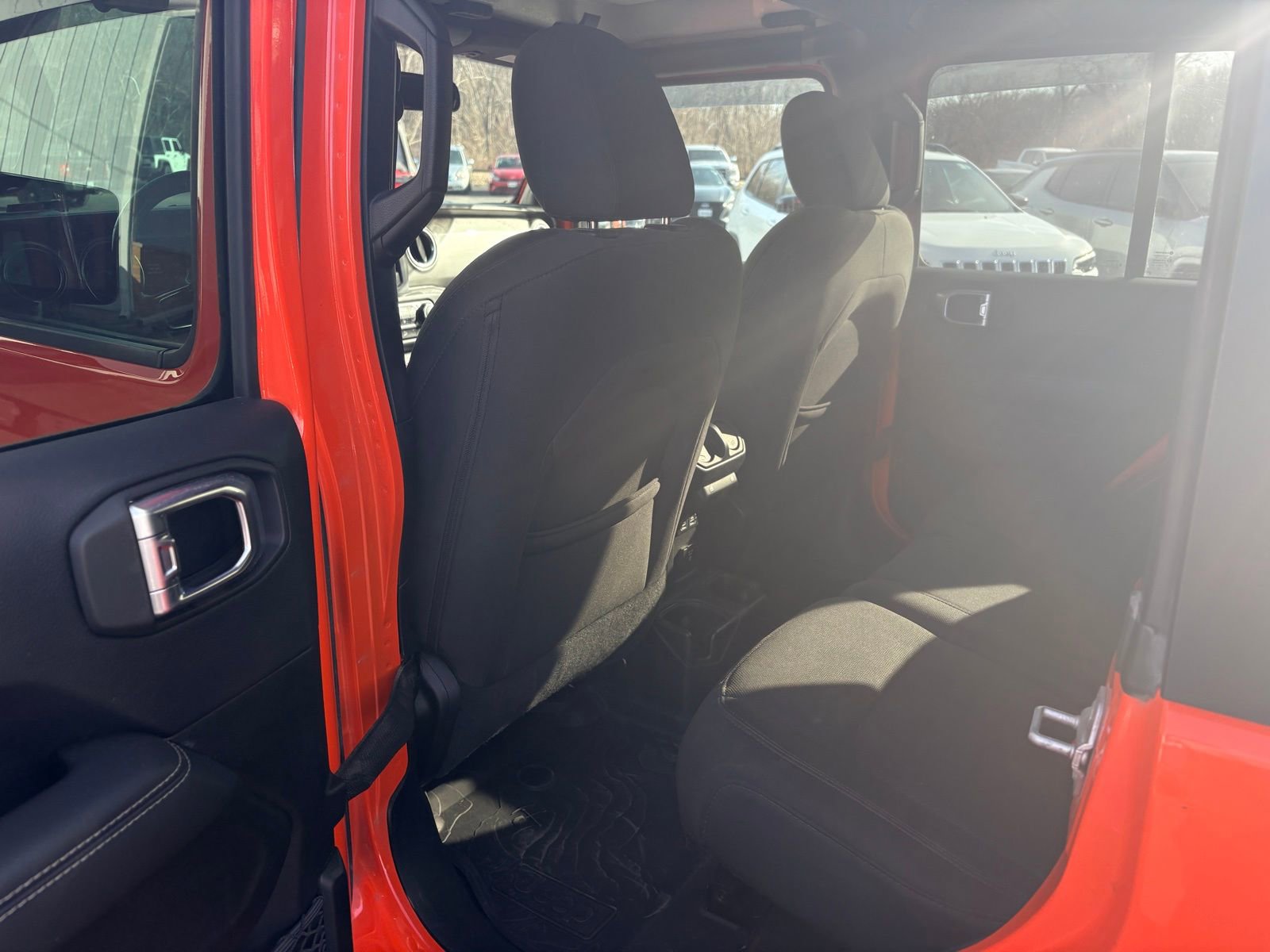 Used 2018 Jeep Wrangler Unlimited Sahara w/ Cold Weather Group AWD/4WD image 12