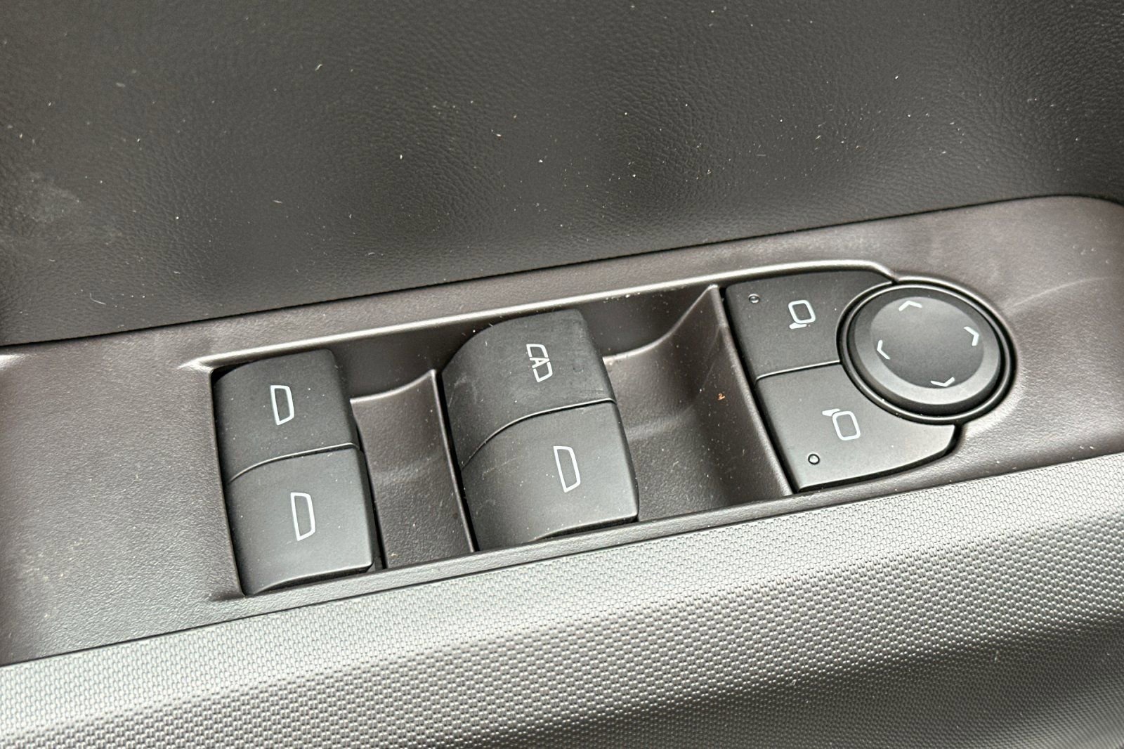 New 2026 GMC Canyon Elevation w/ Convenience Package image 10