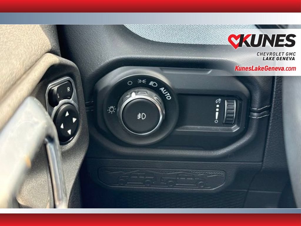 Used 2025 Jeep Wrangler Unlimited Sahara AWD/4WD image 44