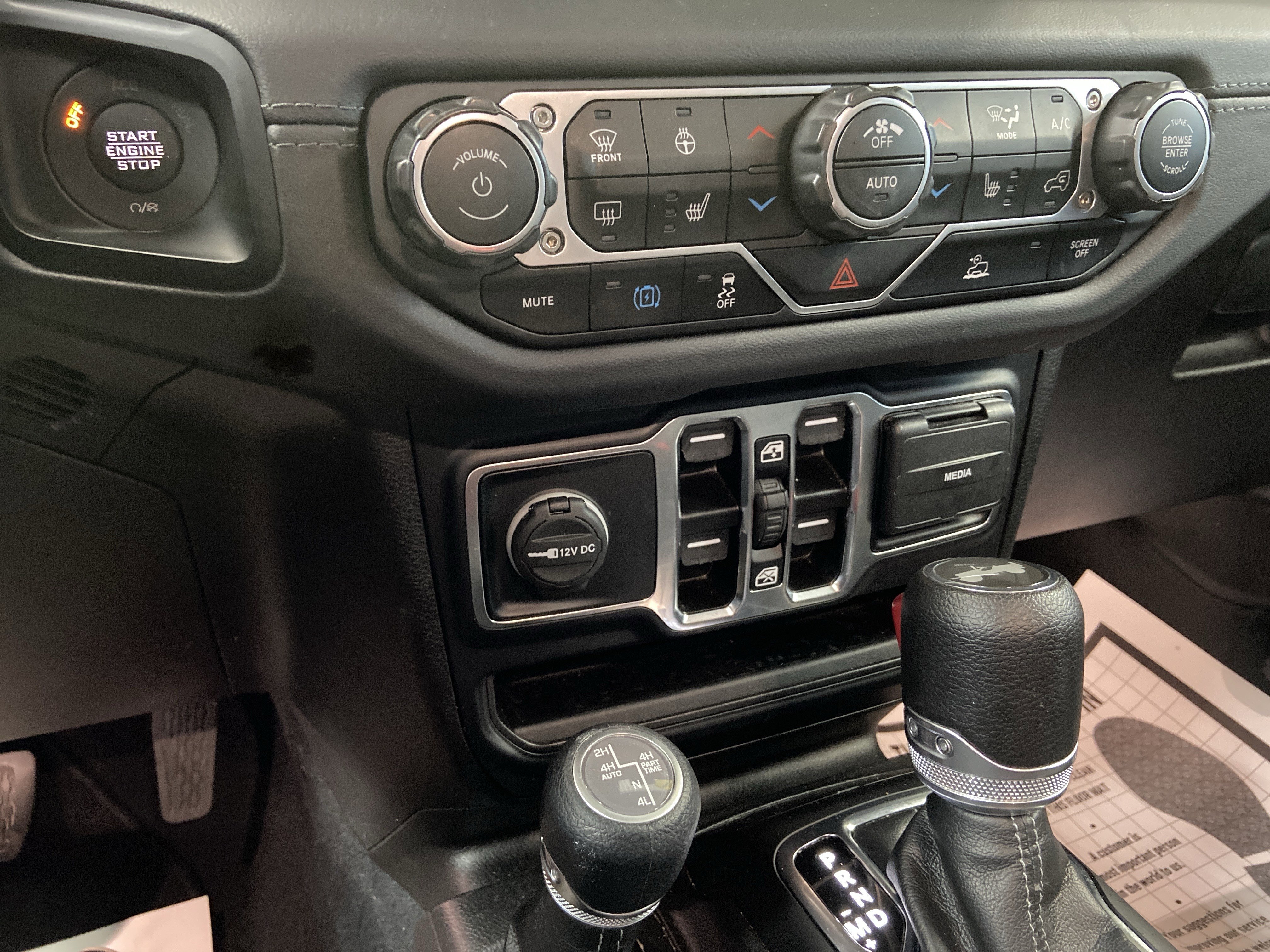 Used 2024 Jeep Wrangler Sahara image 16