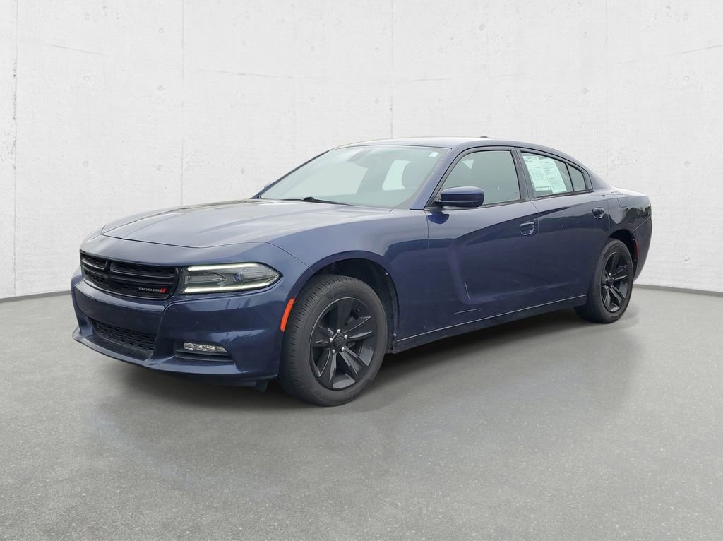 Used 2015 Dodge Charger SXT RWD image 4