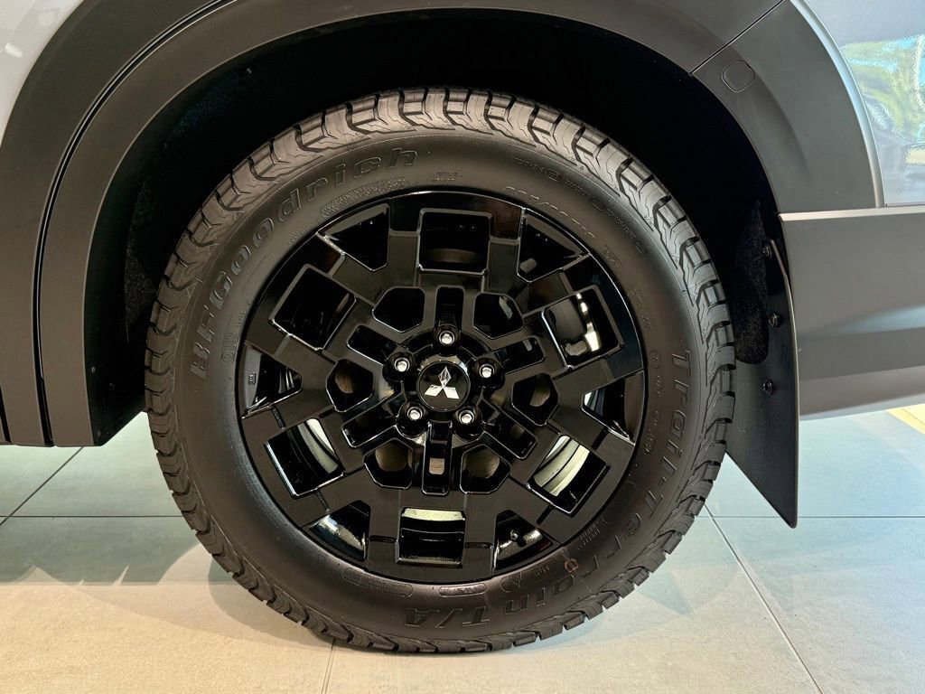 New 2025 Mitsubishi Outlander AWD image 5