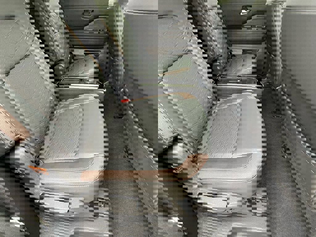 Used 2025 Nissan Pathfinder Platinum image 11