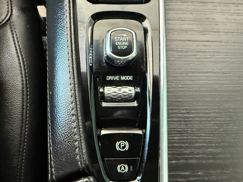 Used 2020 Volvo XC90 T5 Momentum w/ Protection Package AWD/4WD image 39