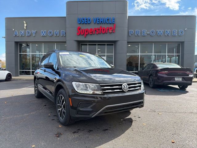 Used 2021 Volkswagen Tiguan SE w/ Panoramic Sunroof Package image 1