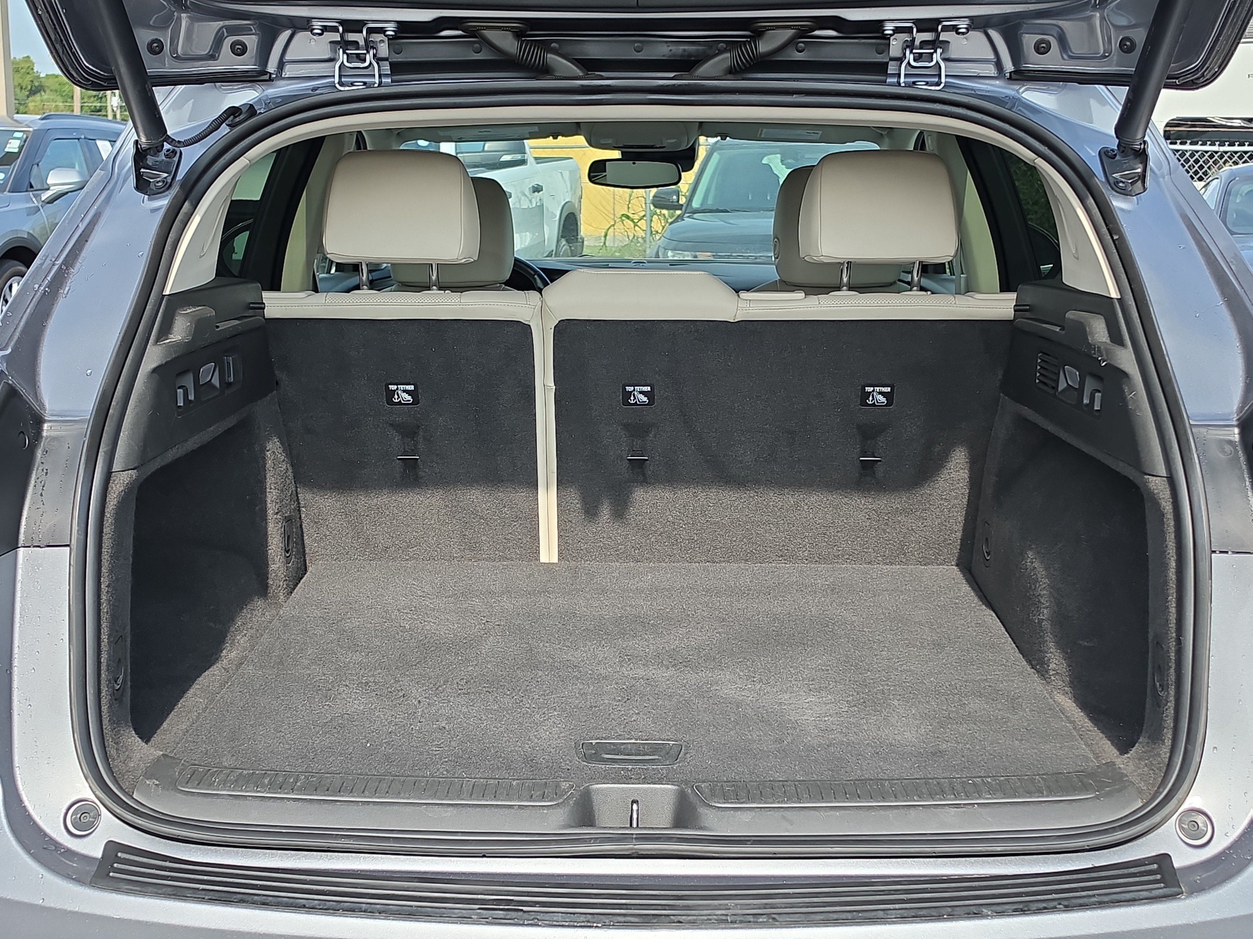 Used 2022 Buick Envision Essence w/ Safety Package FWD image 6