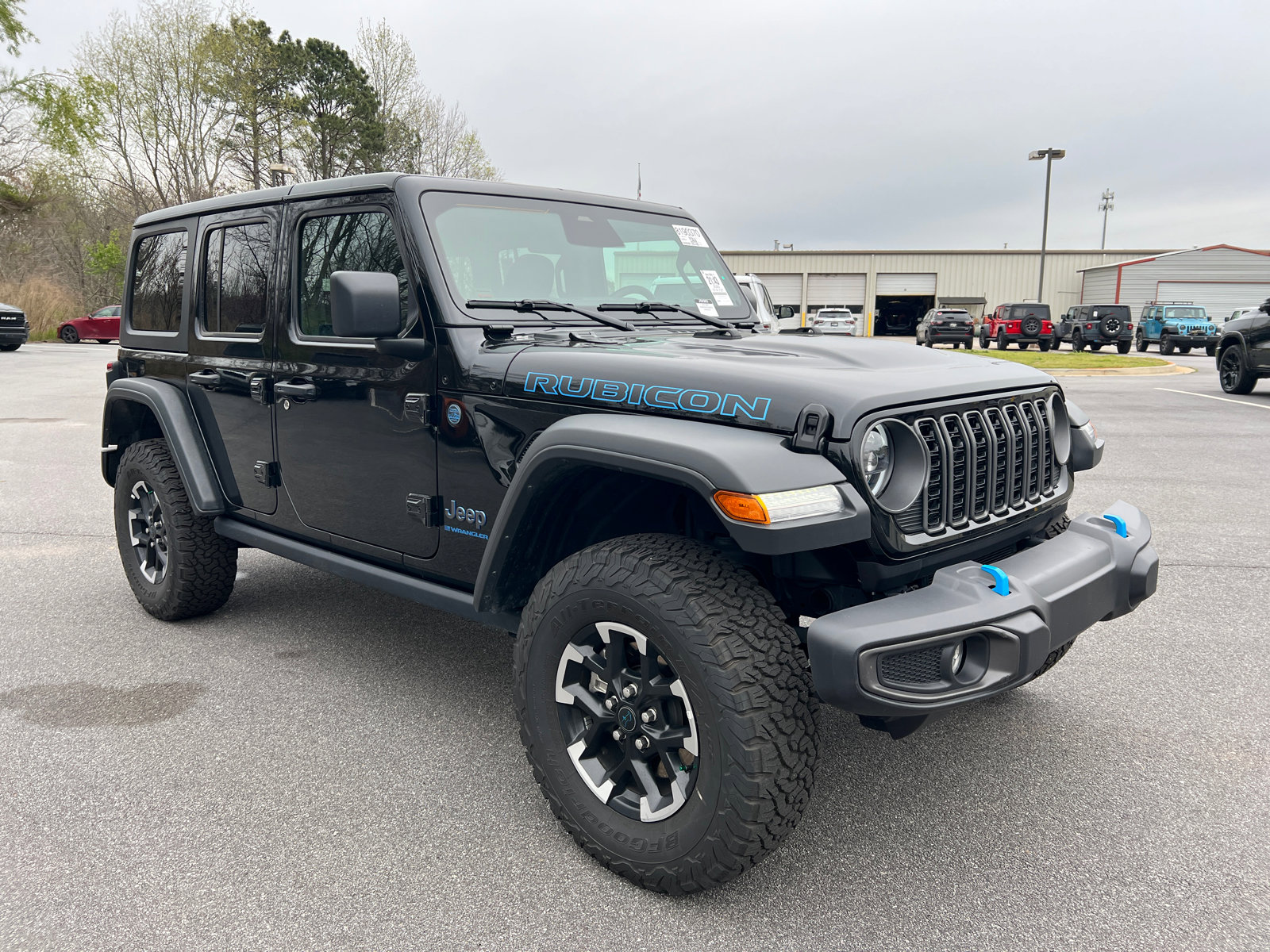Used 2025 Jeep Wrangler Unlimited Rubicon 4xe w/ Convenience Group image 3