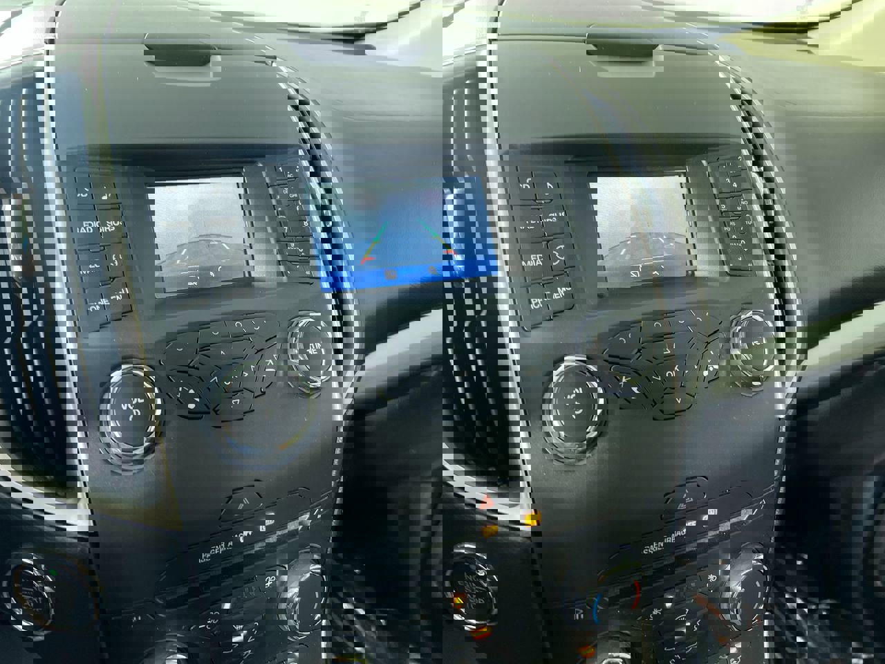 Used 2015 Ford Edge SEL image 29