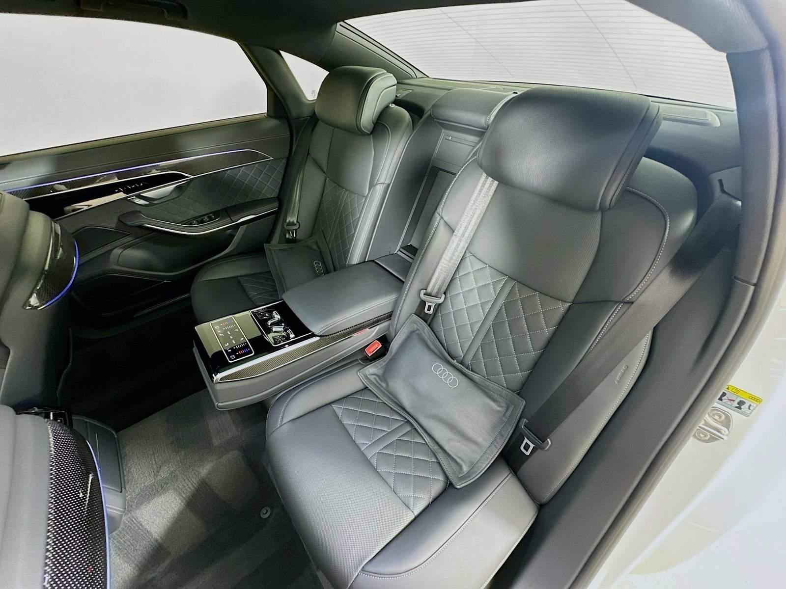 Used 2025 Audi S8 AWD/4WD image 36