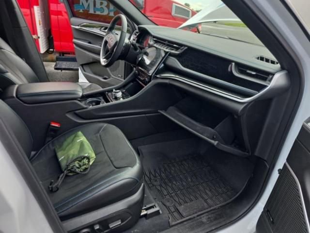 Used 2022 Jeep Grand Cherokee Trailhawk AWD/4WD image 18