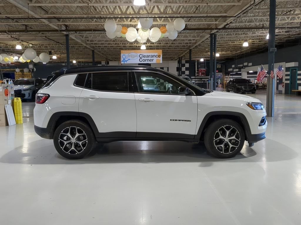 Used 2024 Jeep Compass Limited image 5