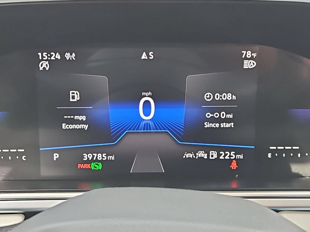 Used 2025 Volkswagen Taos SE AWD/4WD image 16