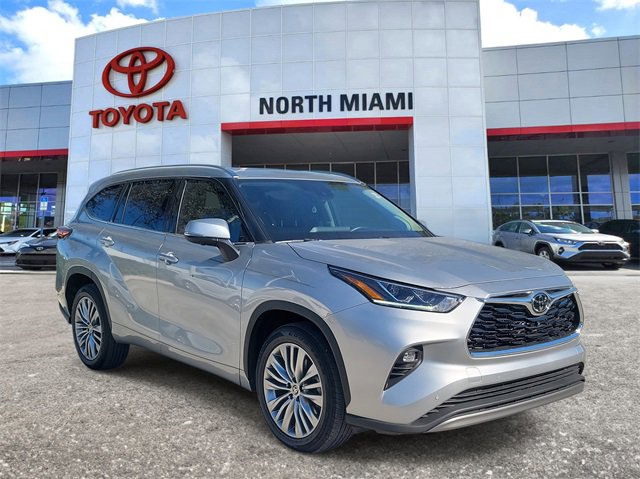 Used 2023 Toyota Highlander Platinum image 1