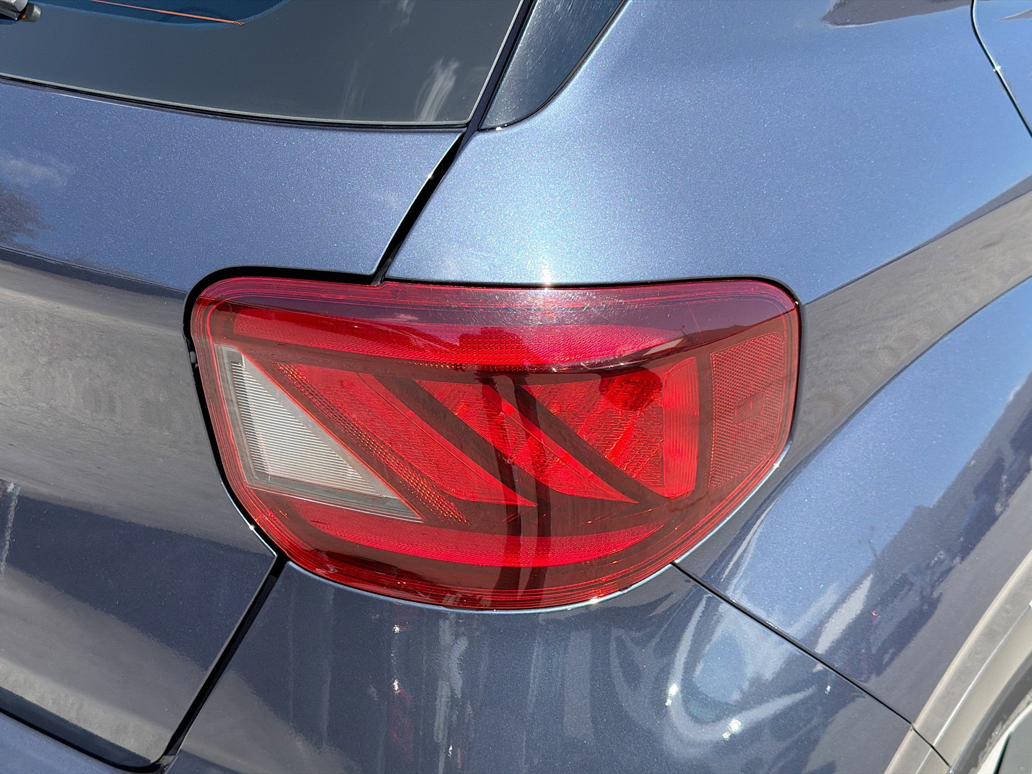 Used 2023 Hyundai Venue Limited image 25