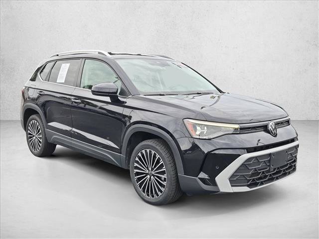 Used 2025 Volkswagen Taos SE FWD image 3