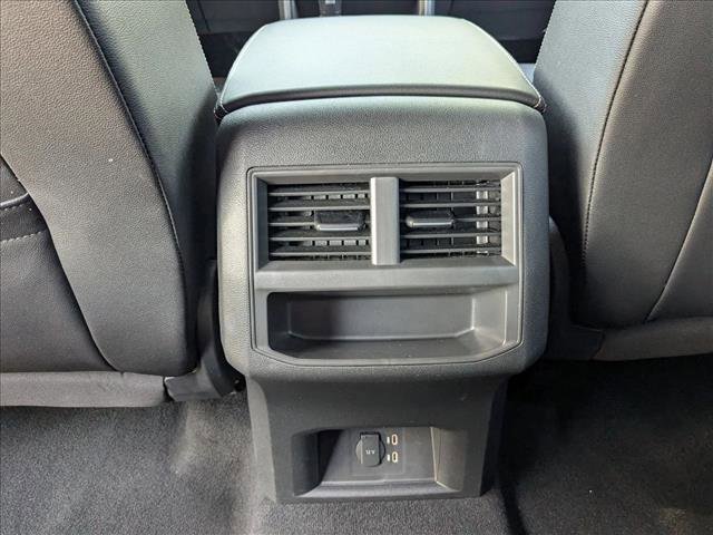 Used 2021 Volkswagen Atlas Cross Sport SE image 17