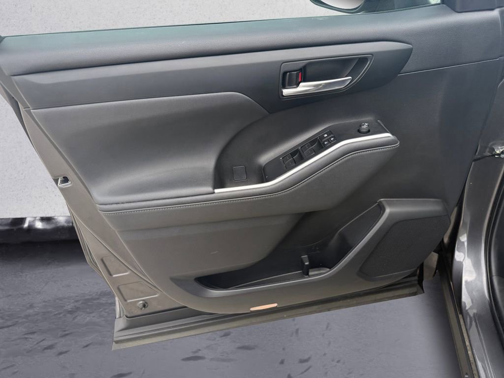 Used 2023 Toyota Highlander XSE image 19