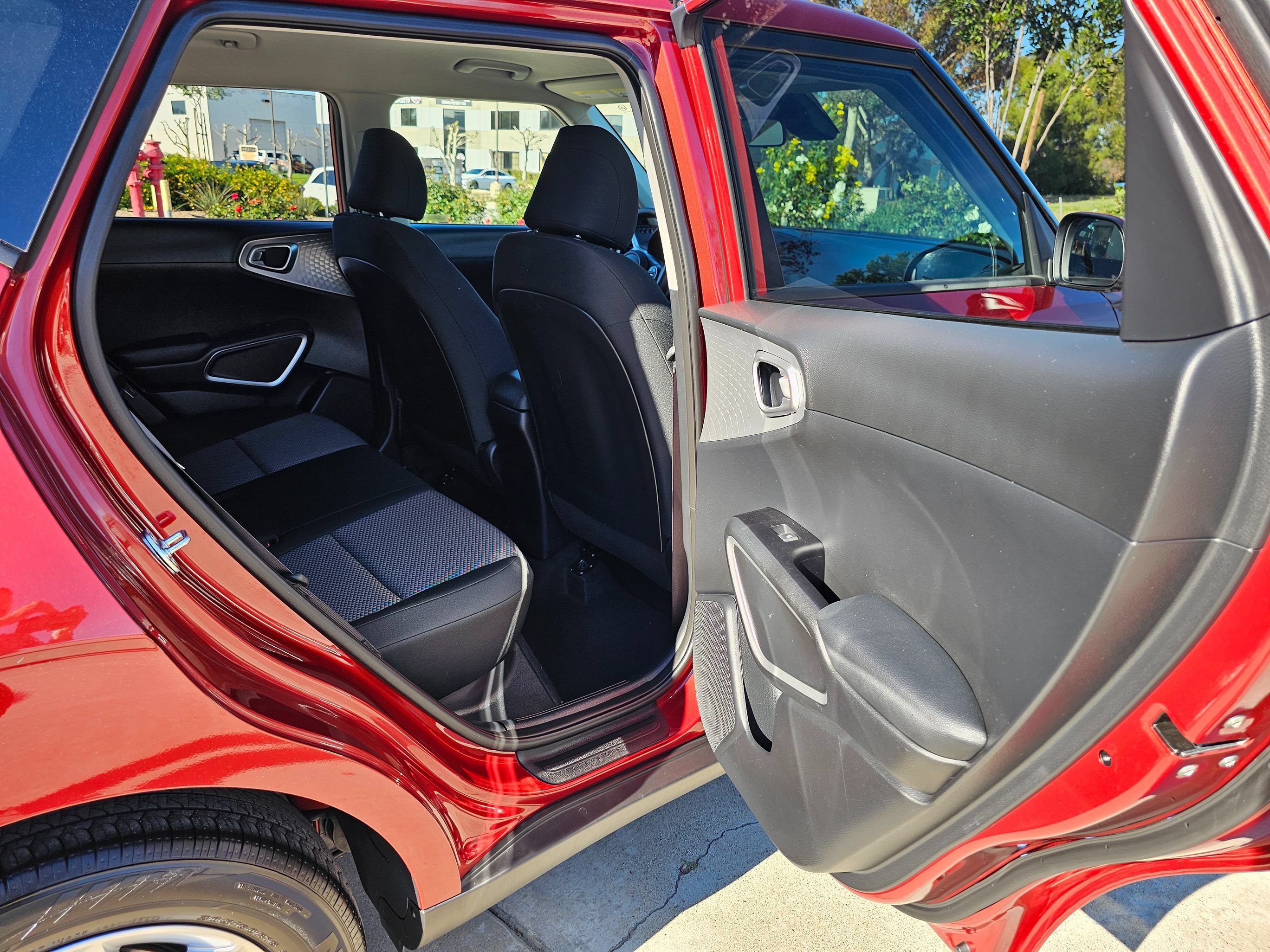 Used 2025 Kia Soul LX w/ LX Technology Package FWD image 26