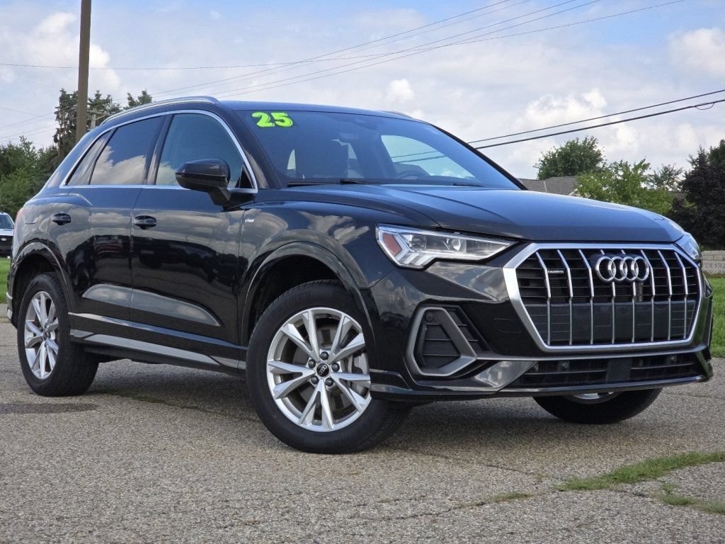 Used 2025 Audi Q3 2.0T Premium AWD/4WD image 2