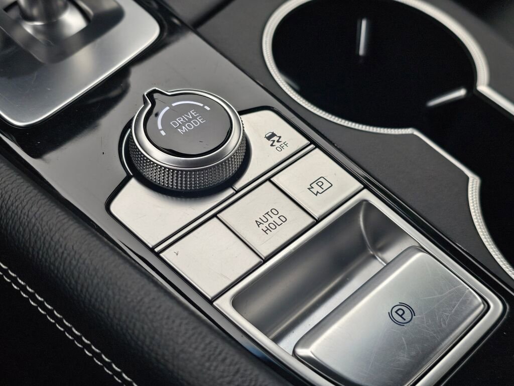 Used 2023 Genesis G70 2.0T image 38