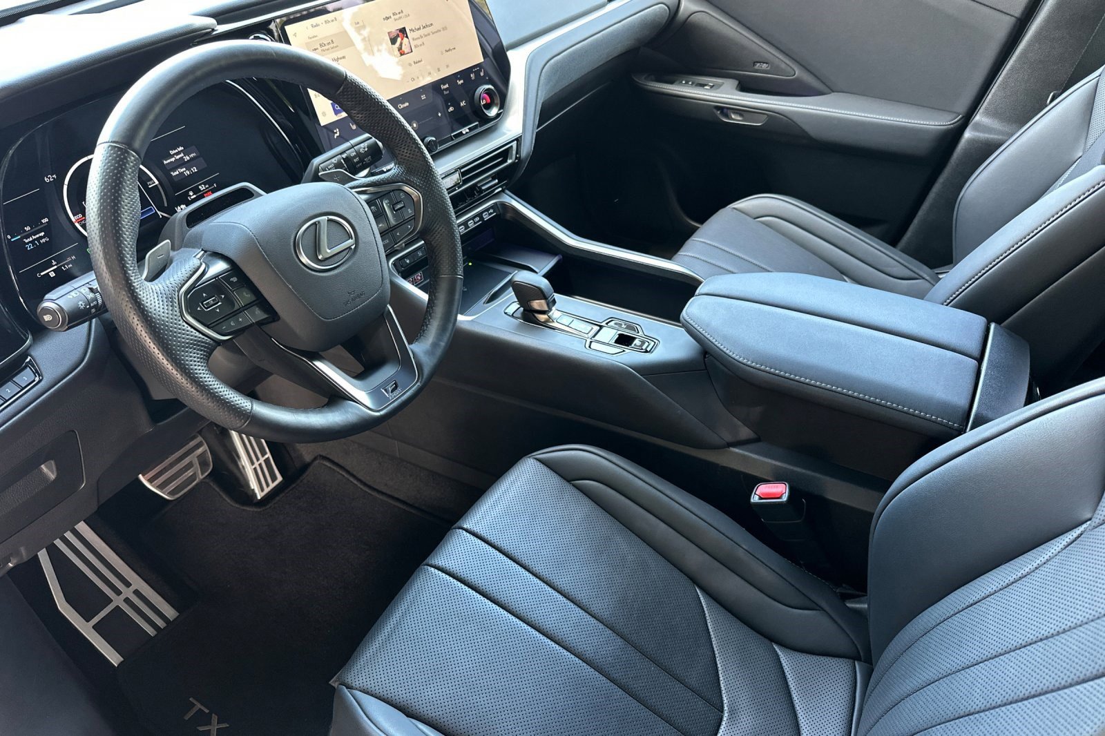 Certified 2025 Lexus TX 500h AWD w/ Technology Package image 11