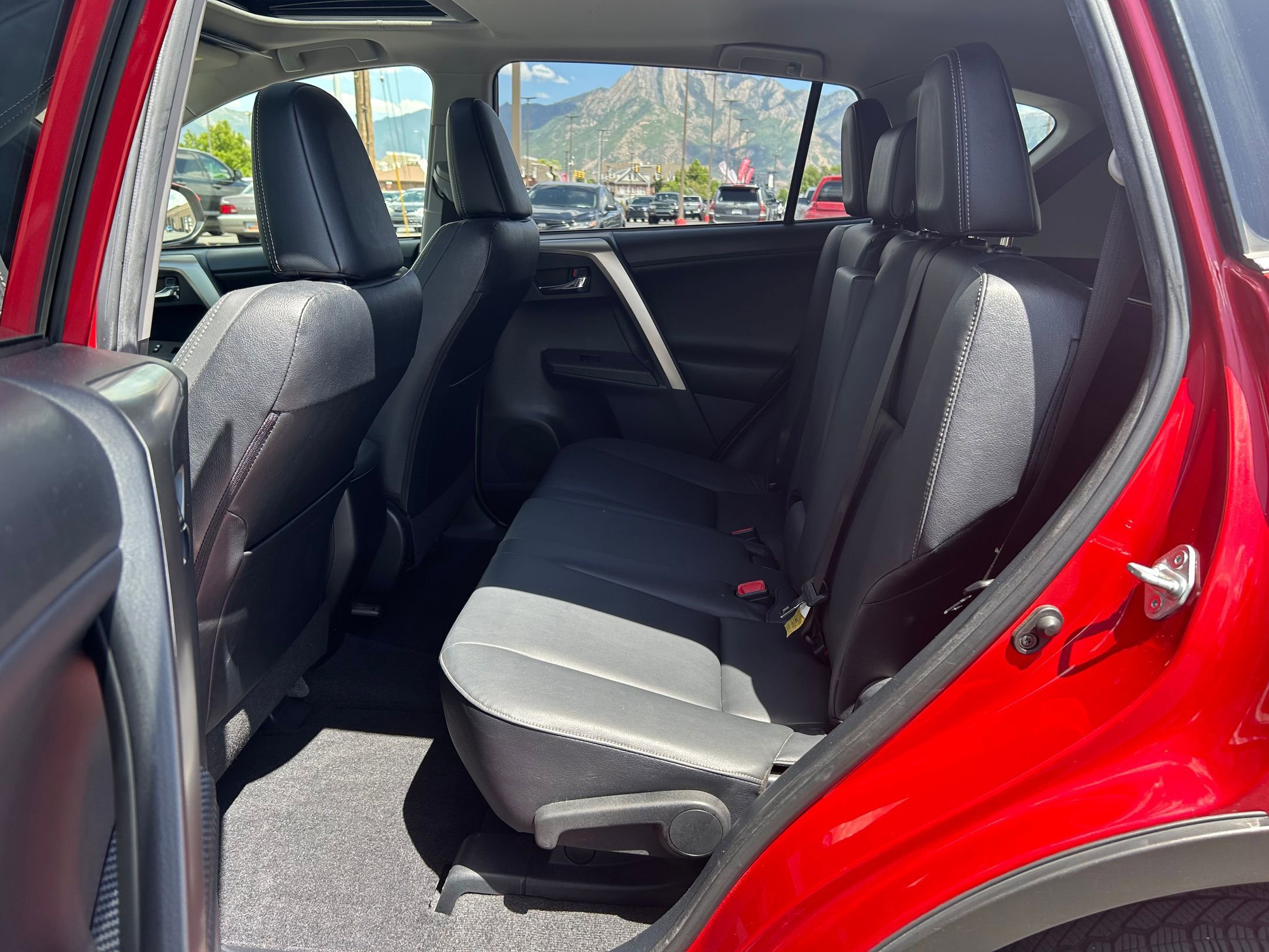 Used 2015 Toyota RAV4 Limited AWD/4WD image 25
