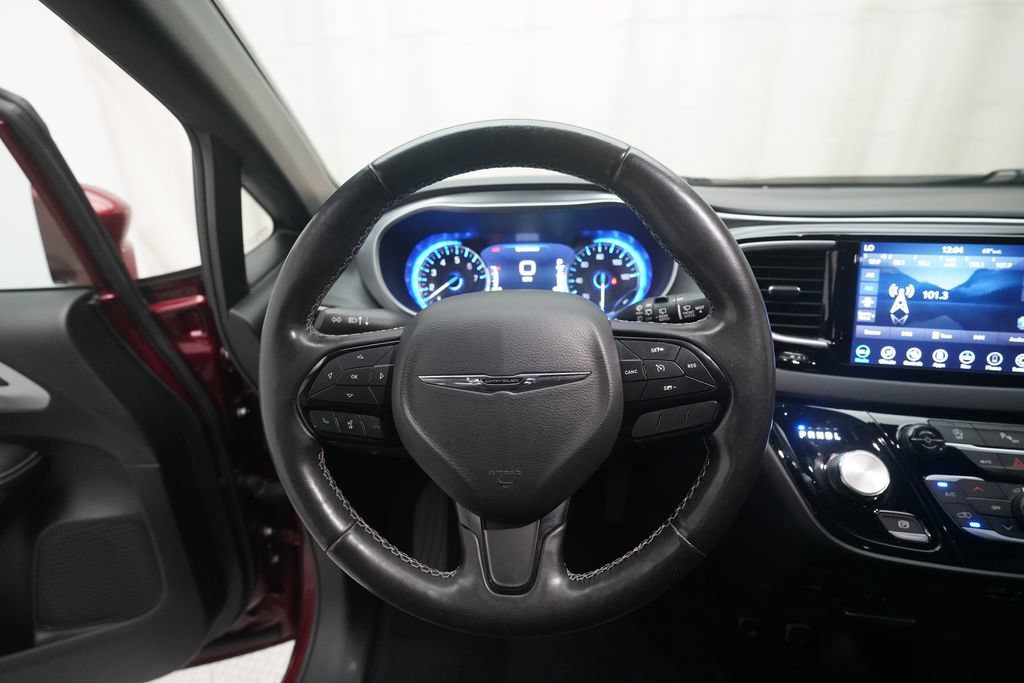 Used 2020 Chrysler Pacifica Touring-L Plus w/ S Appearance Package FWD image 4