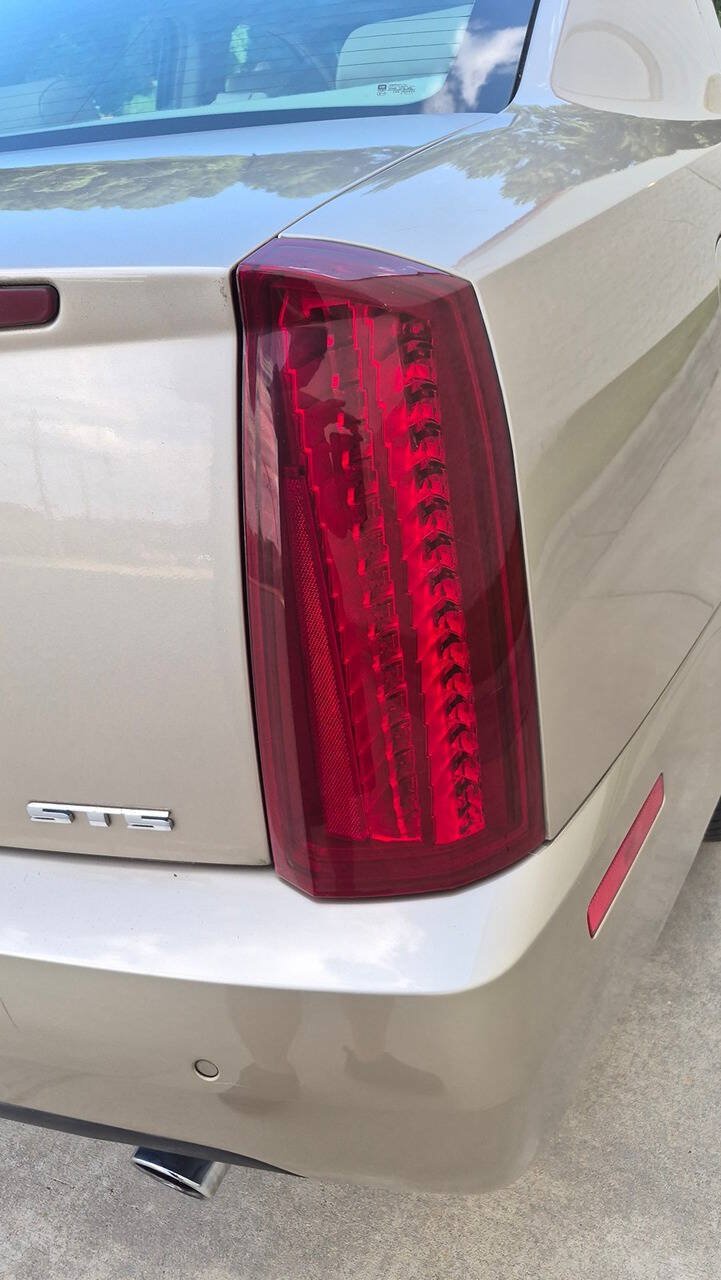 Used 2005 Cadillac STS w/ Preferred Equipment Group RWD image 17