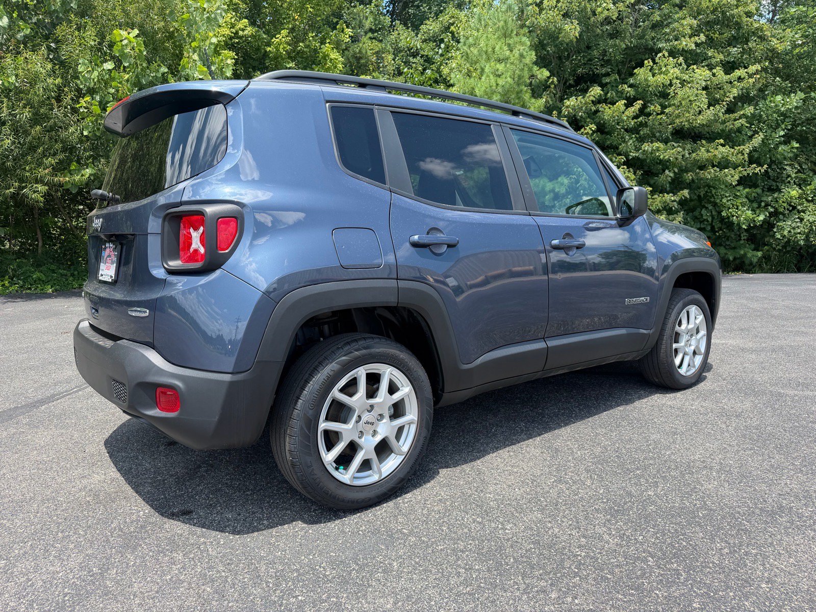 Used 2022 Jeep Renegade Latitude AWD/4WD image 19