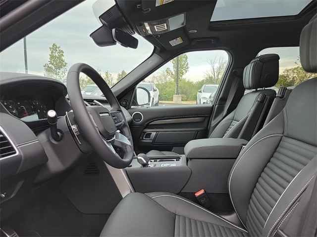 New 2024 Land Rover Discovery Metropolitan Edition AWD/4WD image 10