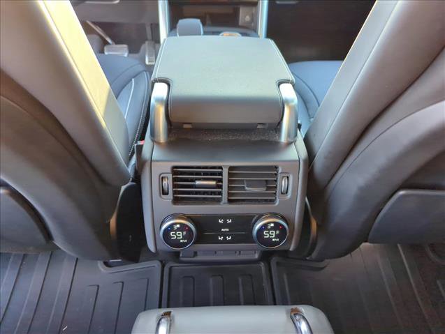 Used 2024 Land Rover Discovery Dynamic SE AWD/4WD image 23