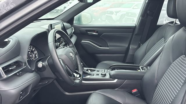 Used 2021 Toyota Highlander XSE image 28