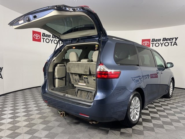 Used 2015 Toyota Sienna XLE image 18