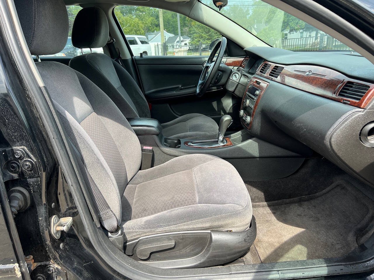 Used 2010 Chevrolet Impala LT FWD image 13