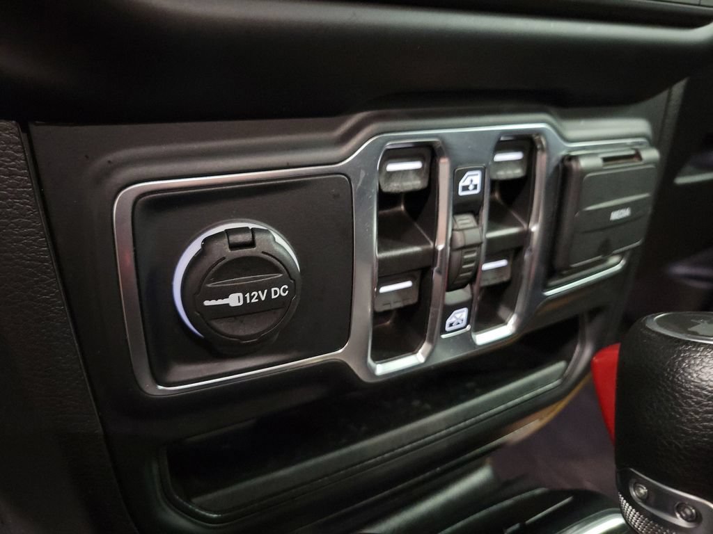 Used 2023 Jeep Wrangler Unlimited Sahara AWD/4WD image 21
