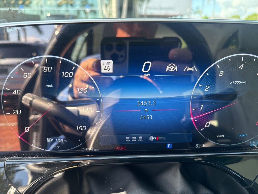 Used 2025 Mercedes-Benz E 450 4MATIC Sedan image 3