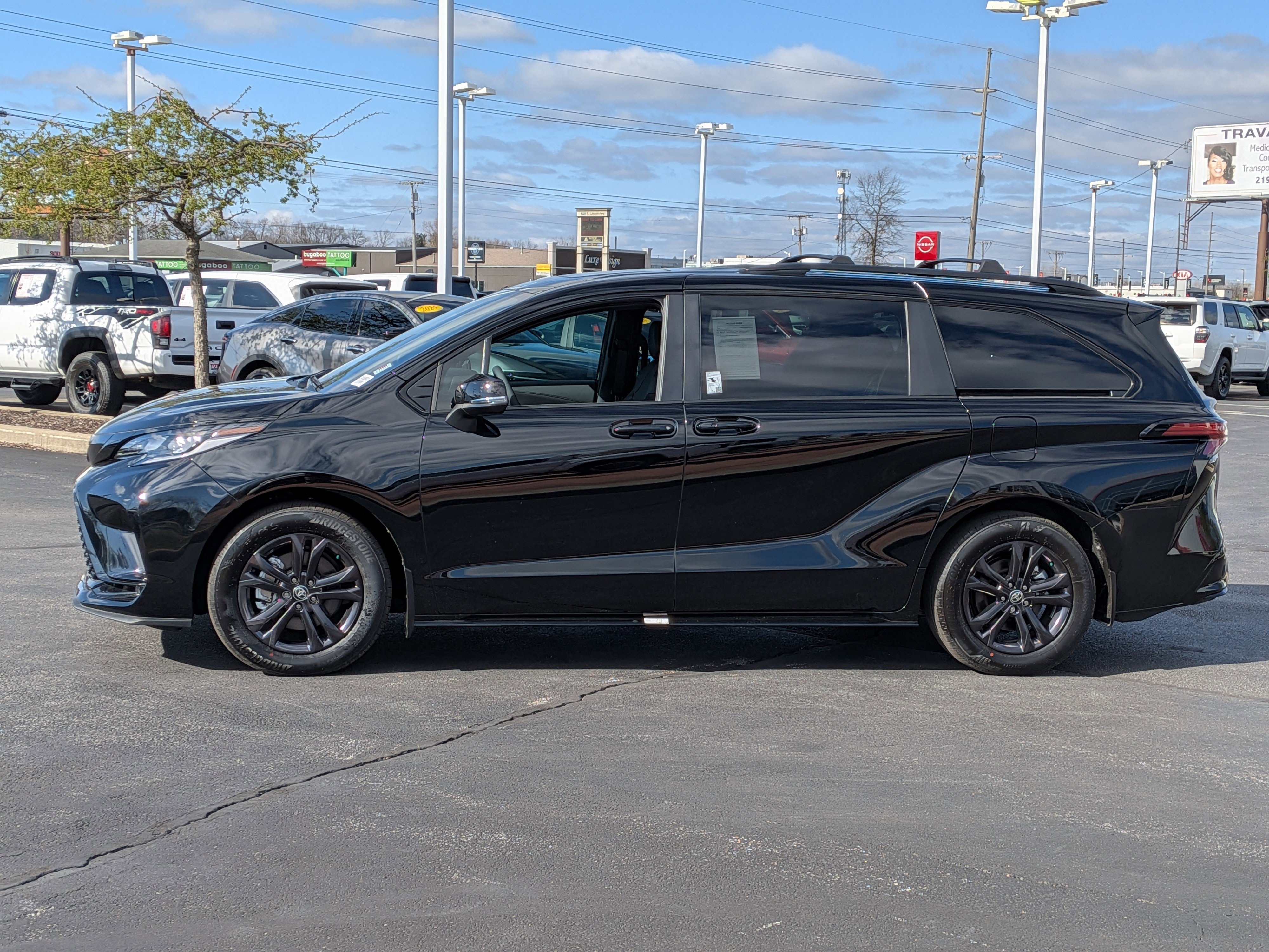 Used 2025 Toyota Sienna XSE w/ XSE Premium Package AWD/4WD image 5