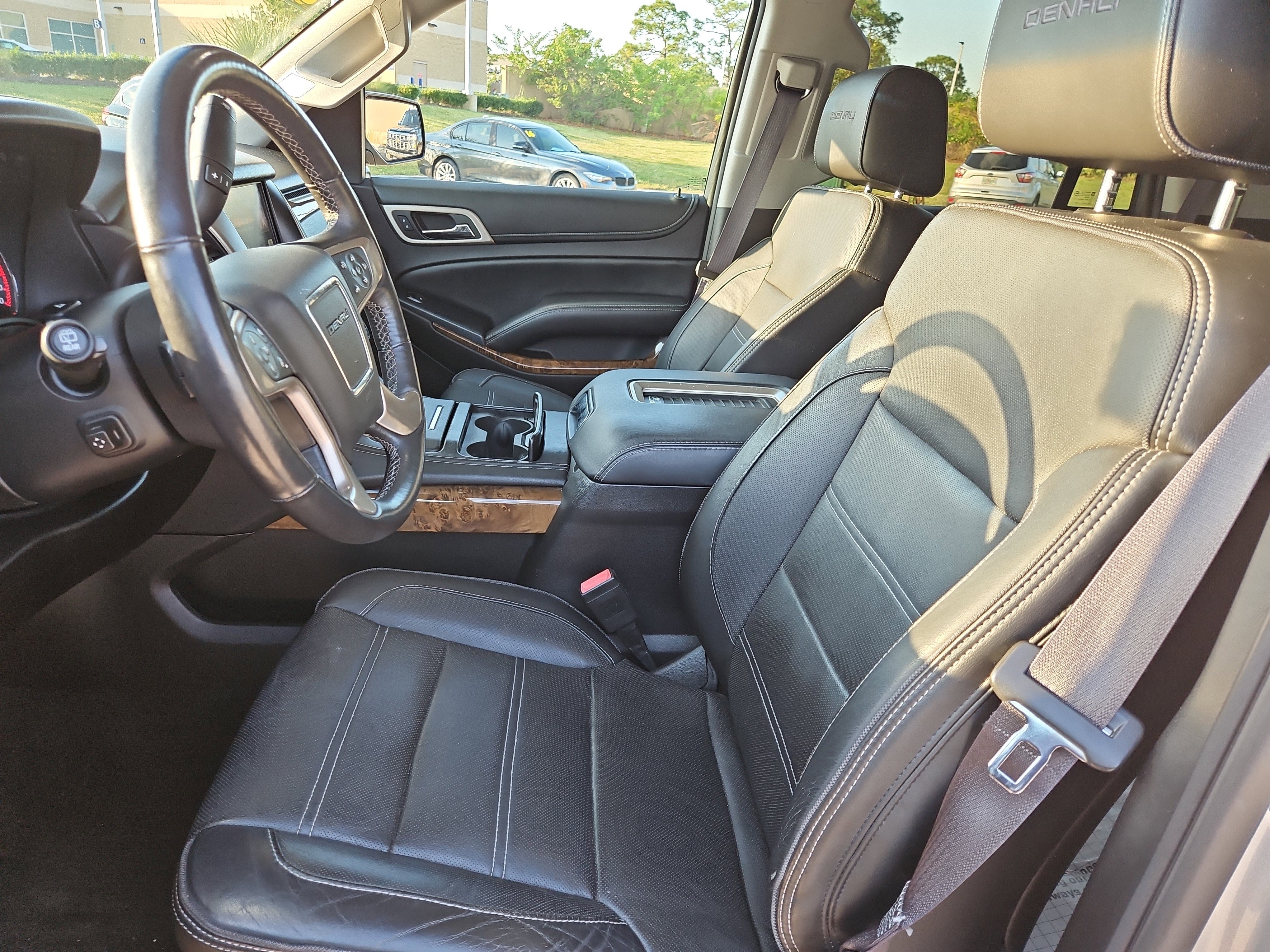 Used 2015 GMC Yukon Denali w/ Premium Package image 14