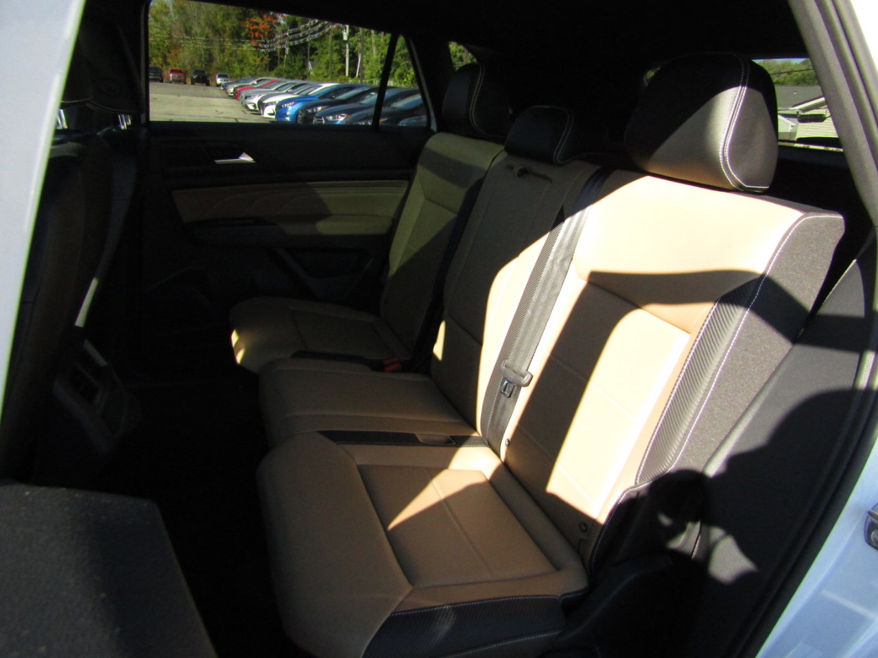 Used 2021 Volkswagen Atlas Cross Sport SE w/ Panoramic Sunroof Package image 22