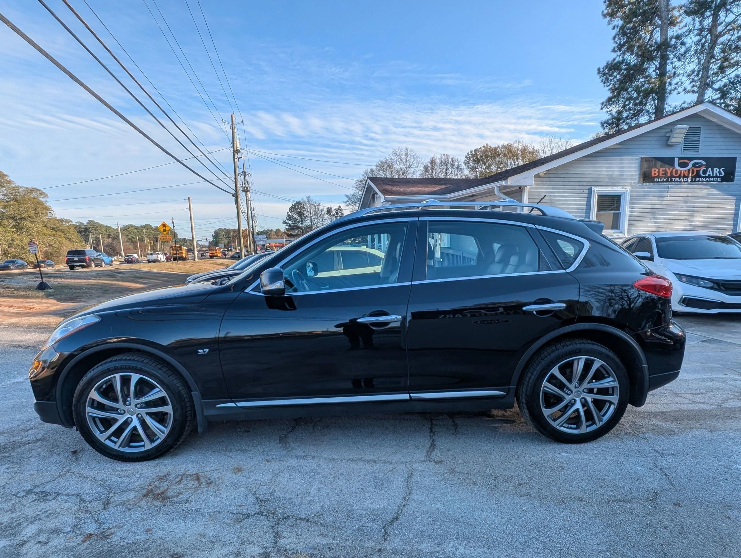 Used 2016 INFINITI QX50 AWD w/ Deluxe Touring Package image 5