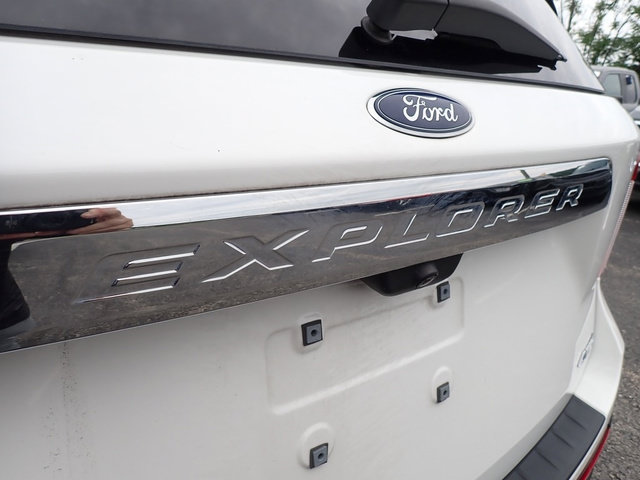 Used 2023 Ford Explorer XLT w/ Equipment Group 202A AWD/4WD image 5