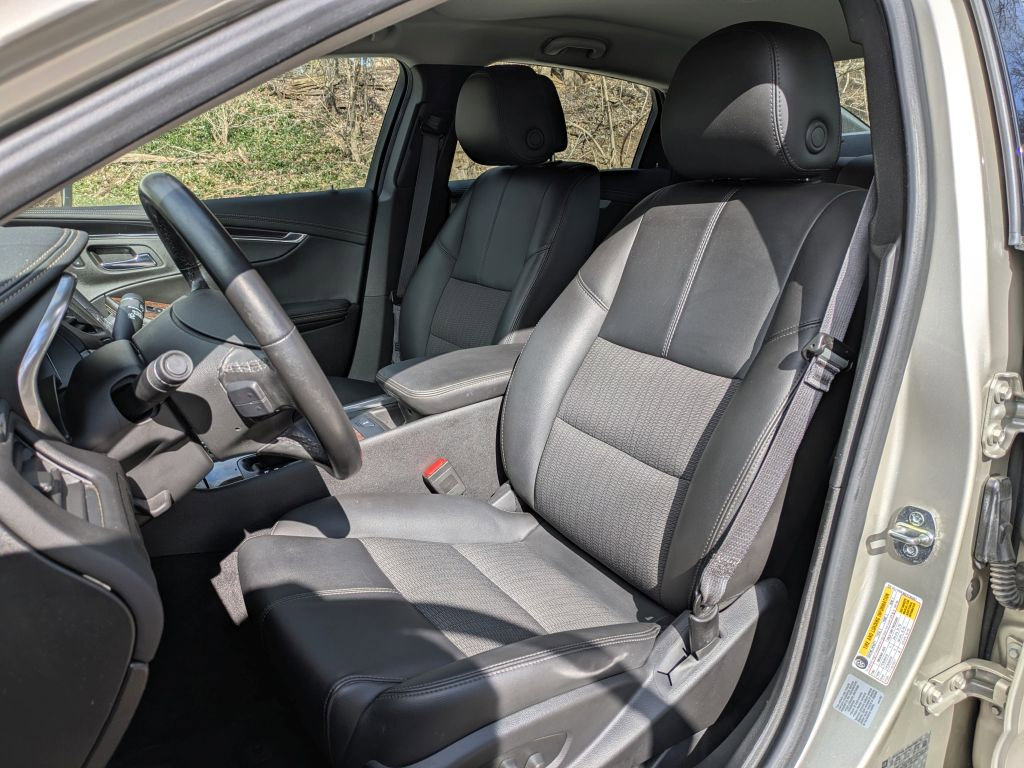 Used 2014 Chevrolet Impala LT w/ Convenience Package image 12