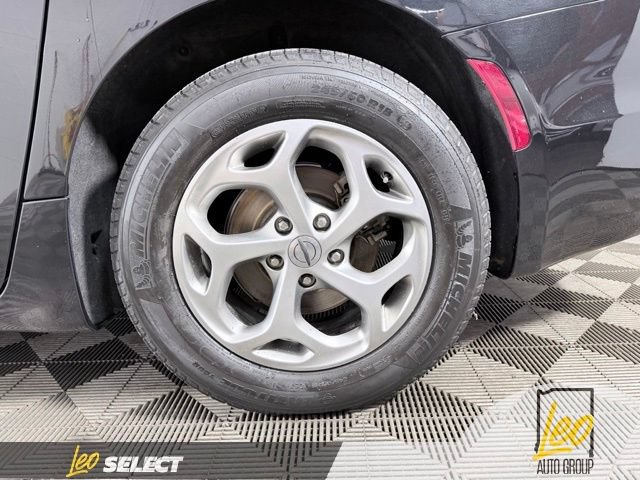 Used 2022 Chrysler Pacifica Limited FWD image 22