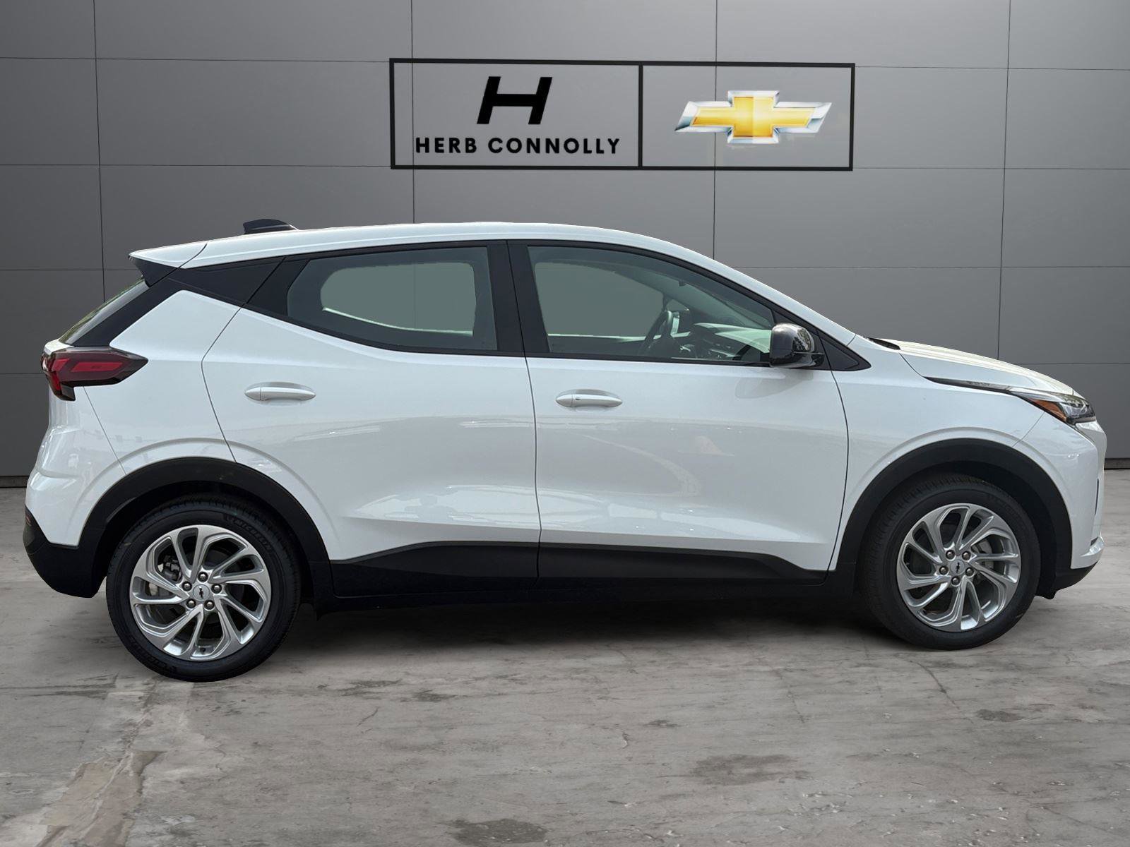 New 2027 Chevrolet Bolt LT w/ Comfort Package FWD image 6